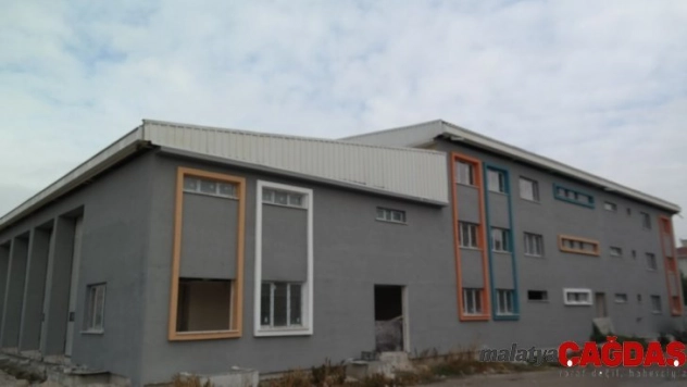 Çifteler 'de Büyükşehir Belediyesi Kompleksi kaderine terk edildi