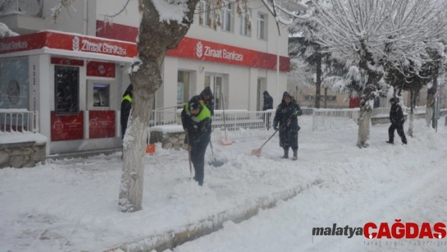 Çifteler Belediyesinden örnek kar çalışması