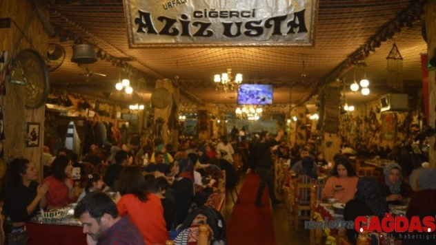 Ciğerci Aziz Usta'da öğretmenlere özel sıra gecesi