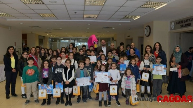 Çiğlili çocuklar tatile eğlenerek girdi