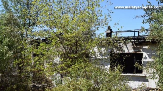 Çıkardığı yangında söndürme çalışmalarını izlerken yakalandı