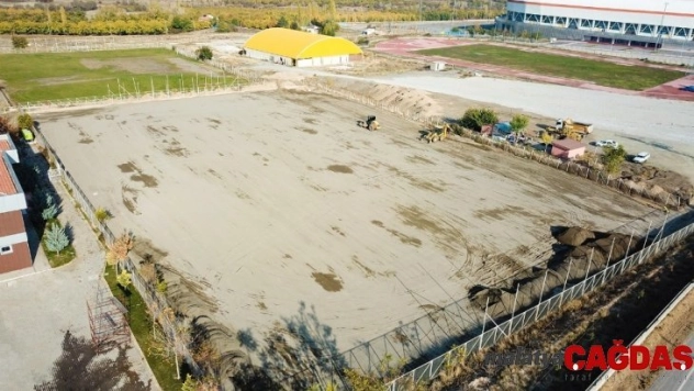 Çim saha tesisleri  yenileniyor