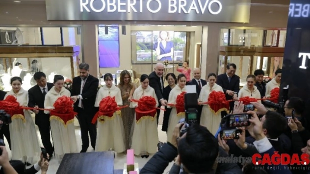 Çin'deki tek Türk mücevher mağazası Roberto Bravo