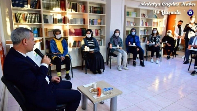 Çınar, gençlerin taleplerini dinledi