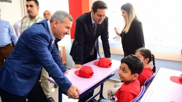 Çınar, öğrencilerin karne sevincine ortak oldu