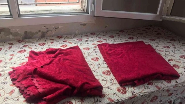 Cinayet zanlılarını 'kırmızı örtü' ele verdi