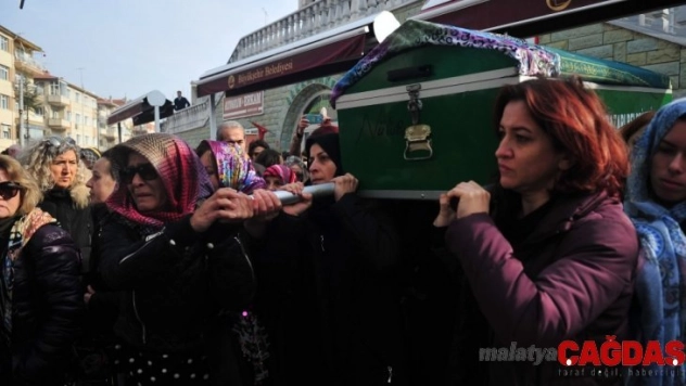 Cinayete kurban giden Ayşe Tuğba'nın cenazesi kadınların omzunda taşındı