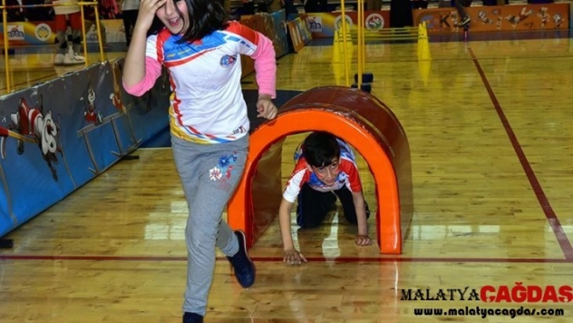 Çocuk Atletizm Şenliği düzenlendi
