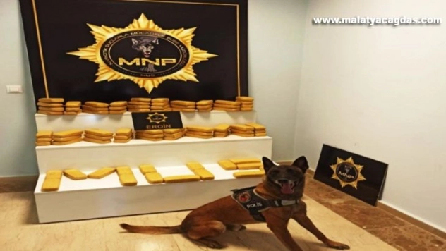 Çocukların içinde bulunduğu araçla eroin taşıyan çift polise yakalandı