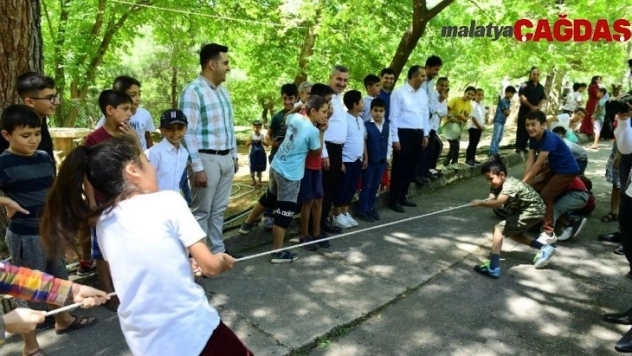 Çocukların piknik sevinci