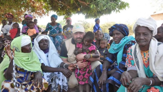 Çocukluk hayalini gerçekleştirmek için Afrika'ya gitti