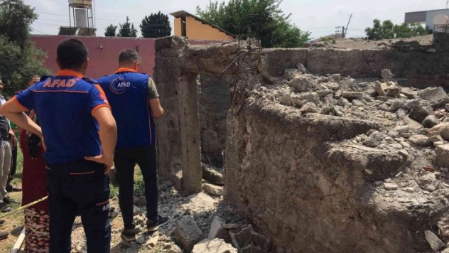 Çöken beton tavanın altında kalarak yaralandı