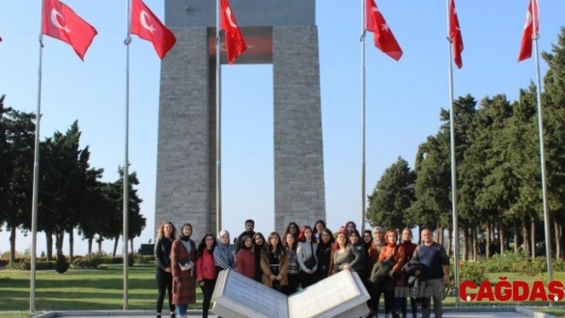 ÇOMÜ'de birinci sınıf öğrencilerine yönelik şehitlik ziyaretleri projesi devam ediyor
