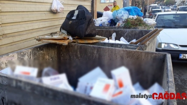 Çöp konteynırında yüzlerce kutu ilaç bulundu