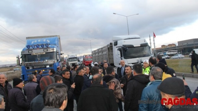 Çorum'da kamyoncular kontak kapattı