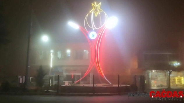 Çorum'daki yoğun sis sürücülere zor anlar yaşatıyor