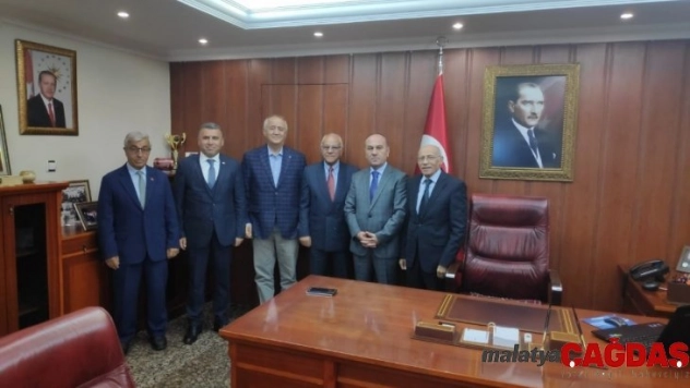 Çorumlular Bergama Kaymakamı Kaşıkçı'yı ziyaret etti