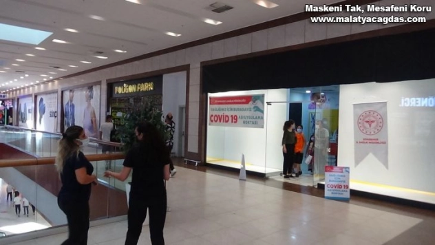 Covid 19 aşısı Ceylan Karavil Park AVM'de randevusuz başladı