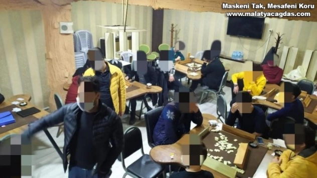 Okey oynayan ve nargile içen 19 sahsa ceza yağdı