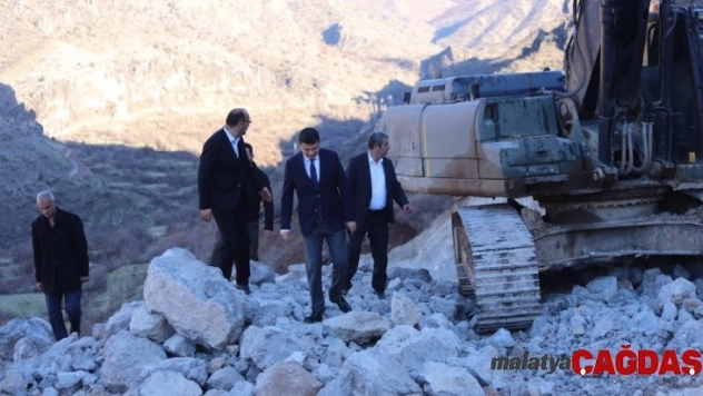 Çukurca Belediyesinden yol yapım çalışması