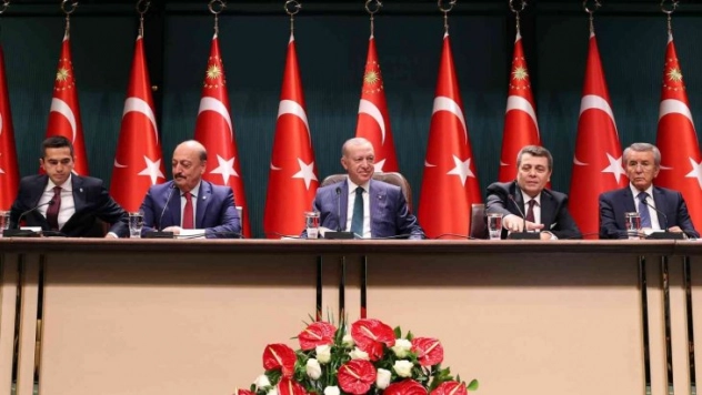 Cumhurbaşkanı Erdoğan 2022 yılında asgari ücretin en alt rakamı 4 bin 250 lira olarak uygulanacaktır