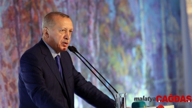 Cumhurbaşkanı Erdoğan: 'İstanbul'umuzu sanatın her dalıyla taçlandıran sanatçılarımızın her biri başımızın tacıdır'