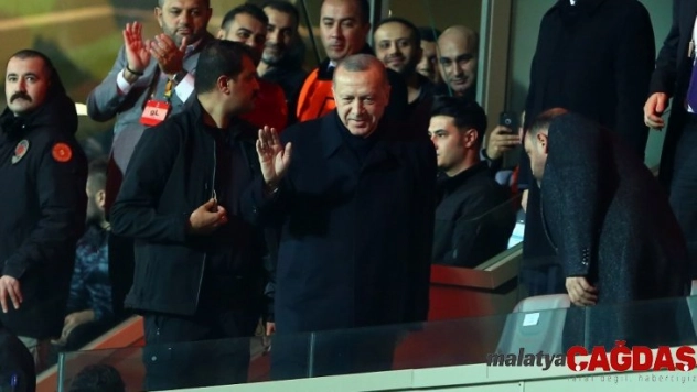Cumhurbaşkanı Erdoğan, Başakşehir'i yalnız bırakmadı