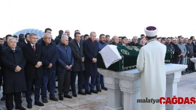 Cumhurbaşkanı Erdoğan, Büyük Çamlıca Camii'nde bir vatandaşın cenazesine katıldı