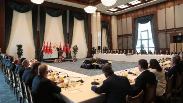 Cumhurbaşkanı Erdoğan büyükşehir belediye başkanları ile bir araya geldi