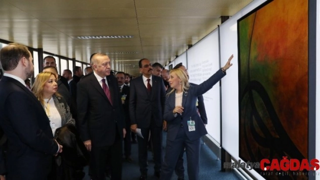 Cumhurbaşkanı Erdoğan,'Hayat Devam Ediyor, Sanat Devam Ediyor' sergisini gezdi