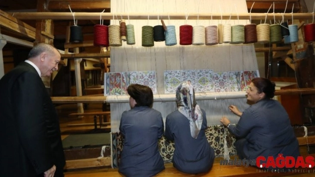 Cumhurbaşkanı Erdoğan, Hereke Halı Fabrikası'nı ziyaret etti