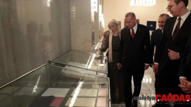 Cumhurbaşkanı Erdoğan Sırbistan'da arşiv sergisini gezdi