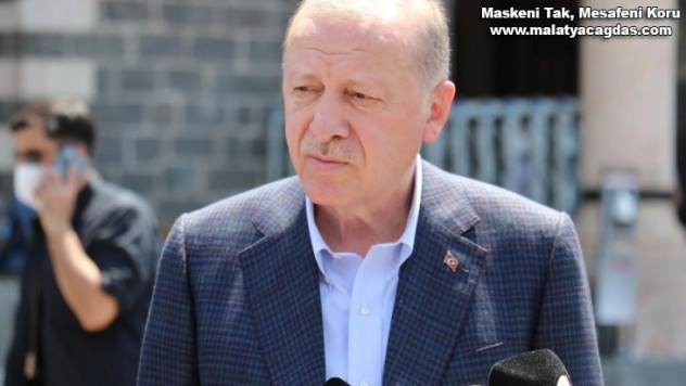 Cumhurbaşkanı Erdoğan, teröristlerin yakıp devletin onardığı Kurşunlu Camii'nde cuma namazı kıldı