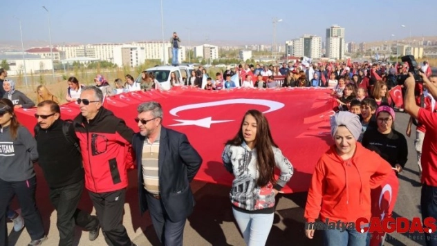 Cumhuriyet için yürüdüler