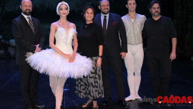 Cumhuriyetin ilk 'Kuğu'su son 'Kuğu'ya ders veriyor