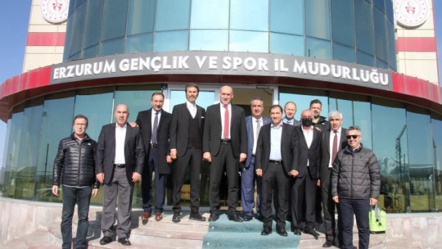 Curling Federasyonu'ndan Öztürk'e hayırlı olsun ziyareti