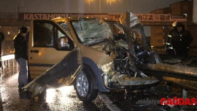 D-100'deki kazada ağır yaralan sürücü hayatını kaybetti