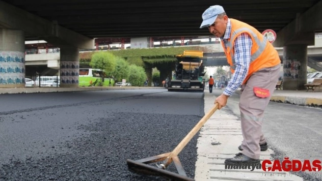 D-400 Karayolu'nda asfalt çalışması