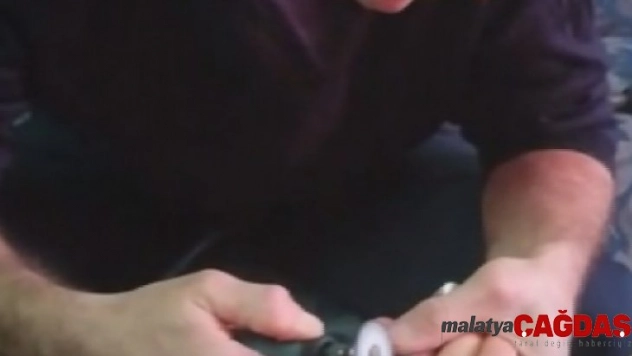 Dakikalarca uğraştı, itfaiye ekipleri 3 dakikada çıkardı