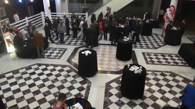 Darbe mağduru doktor Diyarbakır Cezaevi'nde yaşadıklarını kitaba aktardı