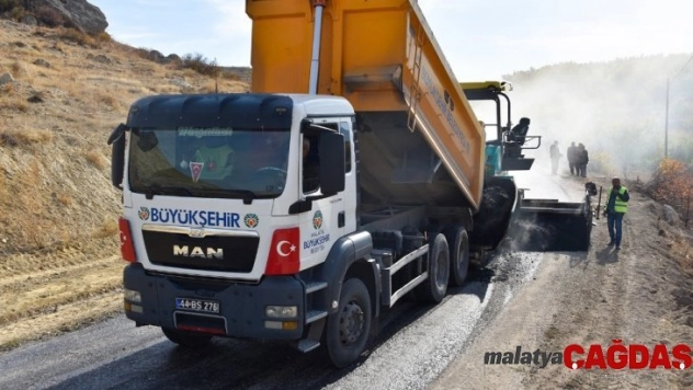 Darende'da 2 mahallede asfalt sevinci