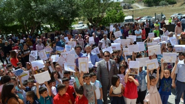 Darende de 5 bin 569 öğrenci karnesine kavuştu