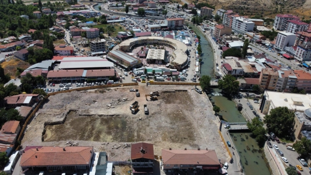 Darende'de yeni çarşı ve kapalı otopark için çalışmalar başladı