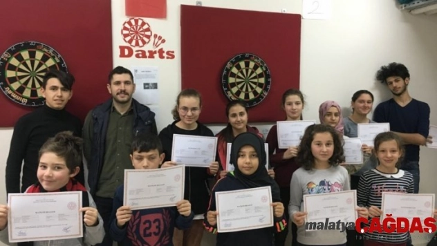 Dart kursiyerleri belgelerini aldı