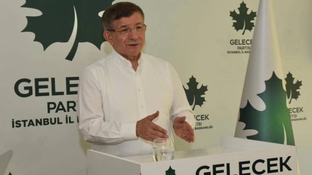 Davutoğlu'ndan, Diyarbakır'daki Kürt meselesi çatıştayına karşı çıkanlara tepki