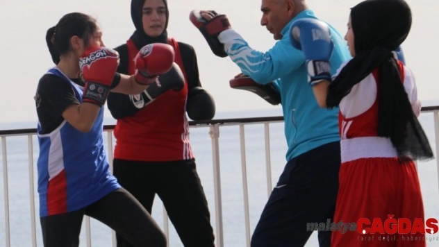 Demir Lady'ler Türkiye şampiyonasına hazırlanıyor