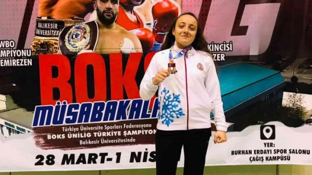 Demir yumruk Falay, Türkiye üçüncüsü oldu