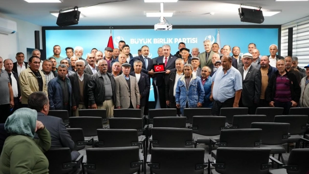 Demirci'den 917 Kişi Büyük Birlik Partisine Resmen Katıldı