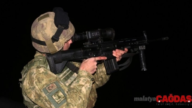 Deniz piyadeleri elleri tetikte yeni yıla girdi