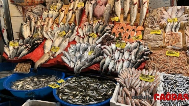 Deniz suyu sıcaklığı düştü balık tezgahları doldu,taştı